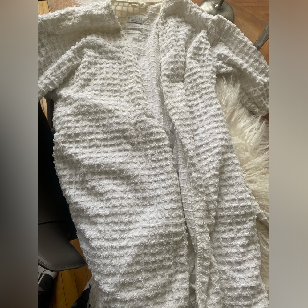 Fair condition Kayanna Chenille fabric Textured Robe in women’s size small!